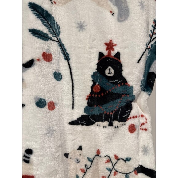 Viral CATS & CHRISTMAS FUN THROW BLANKET - Picture 4 of 7